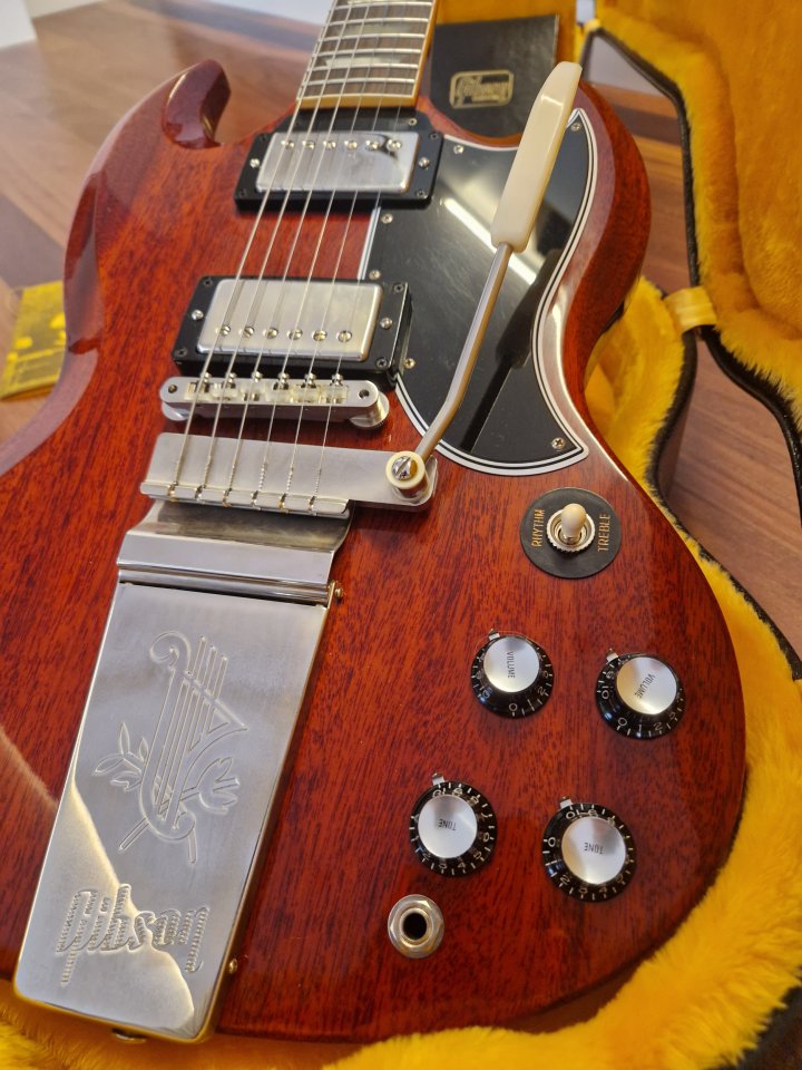 Gibson Custom Shop SG Standard 64 W/ Maestro Vibrola VOS Cherry de segunda mano · Foto 6 de 10 · Pontevedra · 3200 €