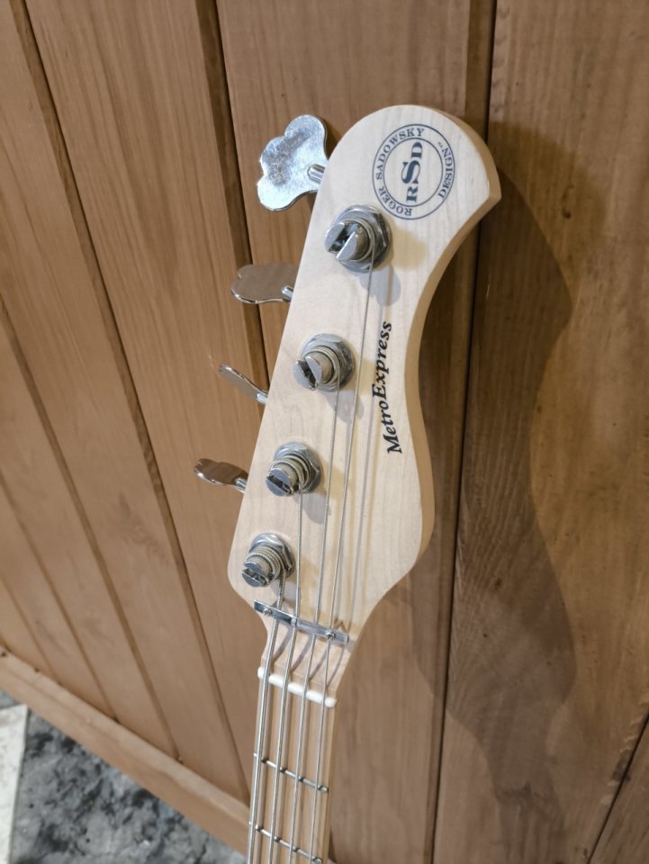 Sadowsky MetroExpress P/J 4 cuerdas (Olympic White) + Funda original