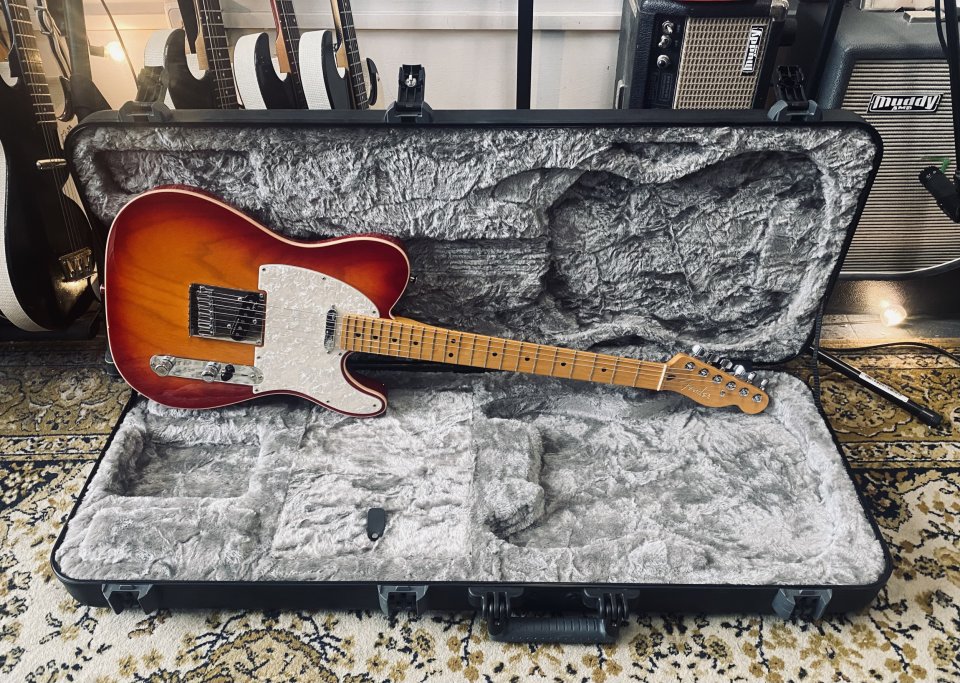 Fender Telecaster Ultra Red Plasma Burst de segunda mano · Foto 5 de 5 · Madrid · 2000 €