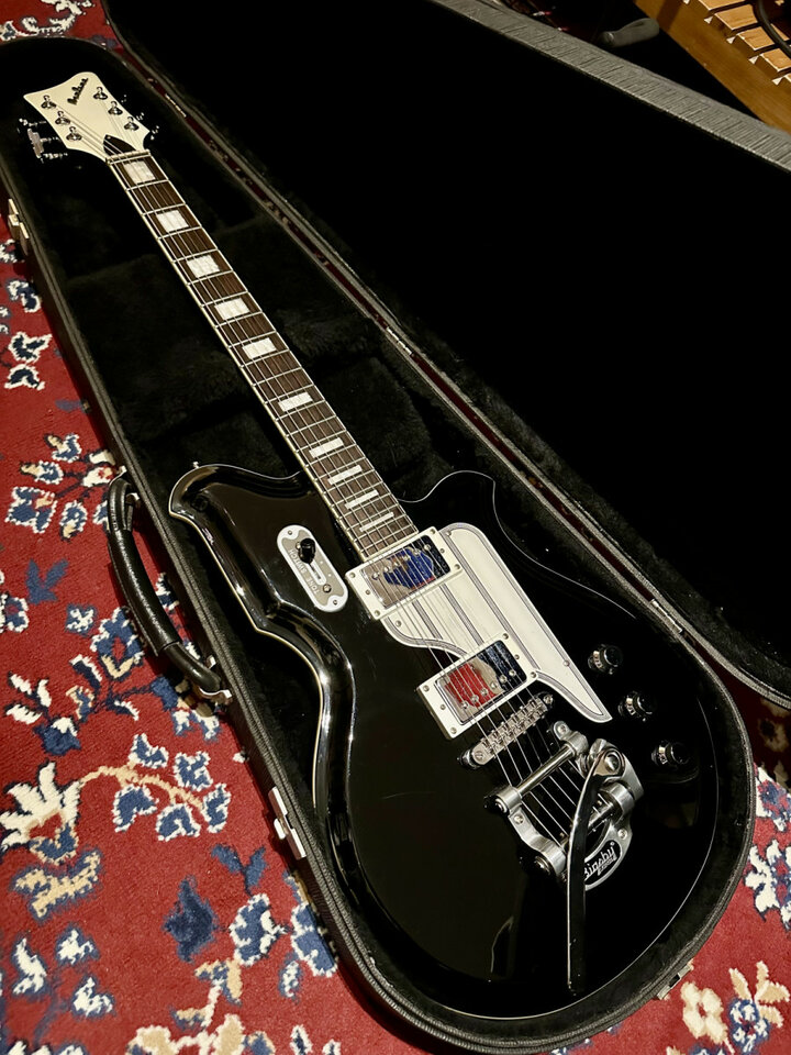 Guitarra Eastwood Guitars Airline MAP DLX con bigsby