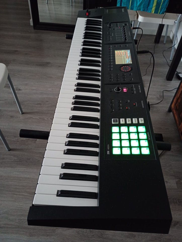 Roland FA07 Workstation 76 Teclas Nuevo