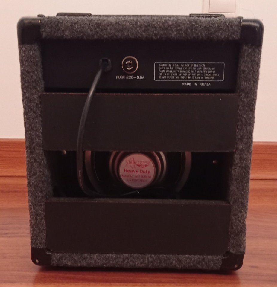 Amplificador guitarra eléctrica Starforce Corea años 90 de segunda mano · Foto 4 de 4 · Cuenca · 30 €