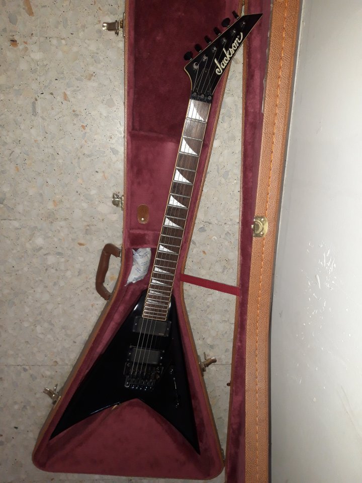 Jackson kvxmg con estuche duro