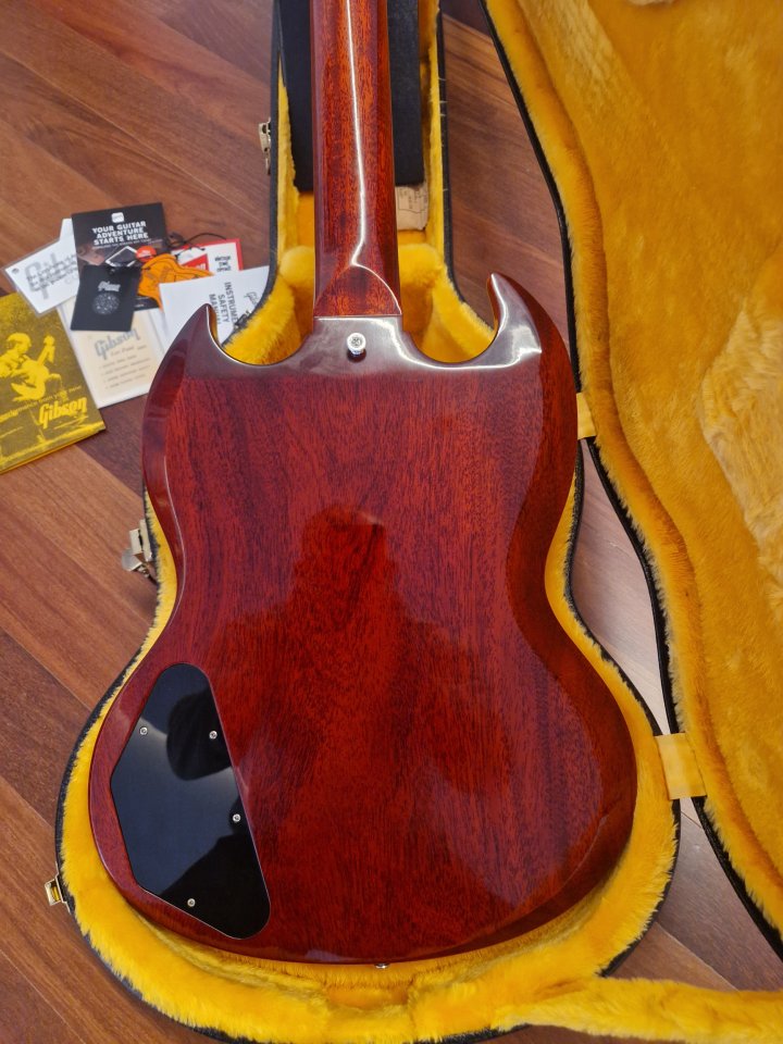Gibson Custom Shop SG Standard 64 W/ Maestro Vibrola VOS Cherry de segunda mano · Foto 2 de 10 · Pontevedra · 3200 €