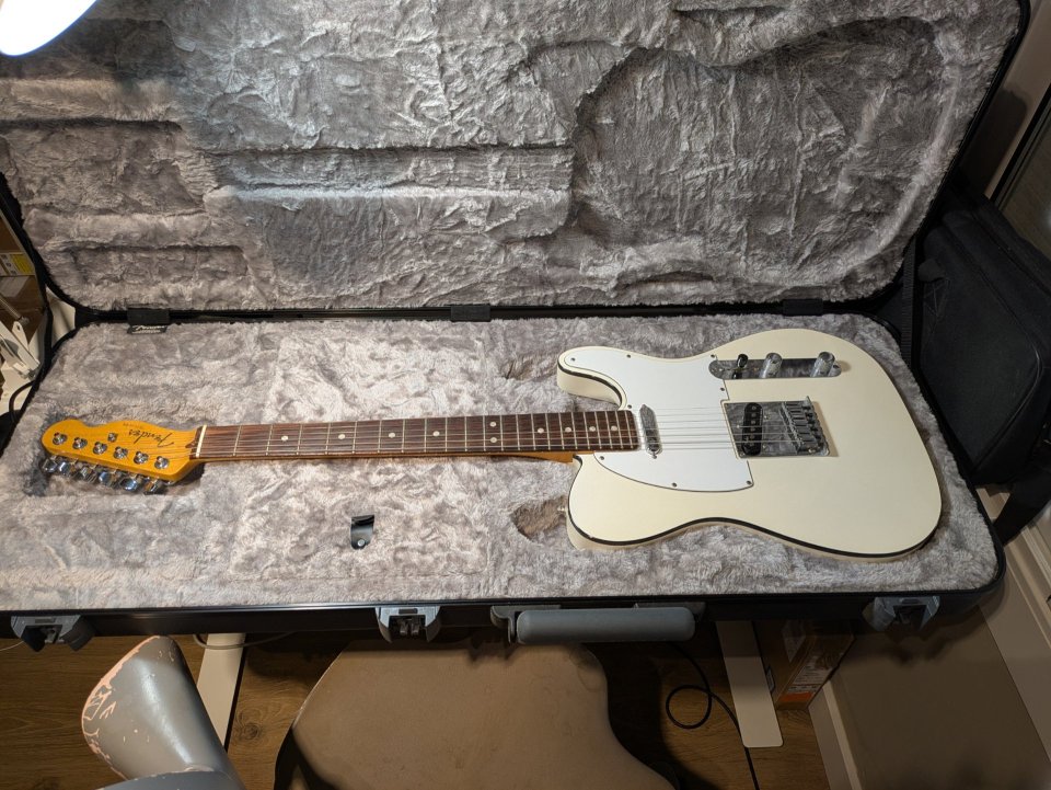 Vendo Telecaster American Ultra 75 anniversary de segunda mano · Foto 1 de 5 · Barcelona · 1800 €