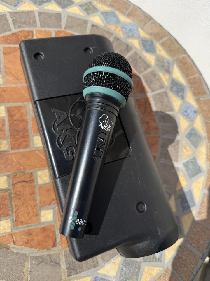 Micrófono AKG D880s