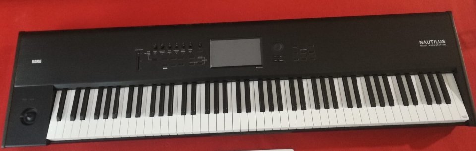 Korg Nautilus 88 + funda de transporte