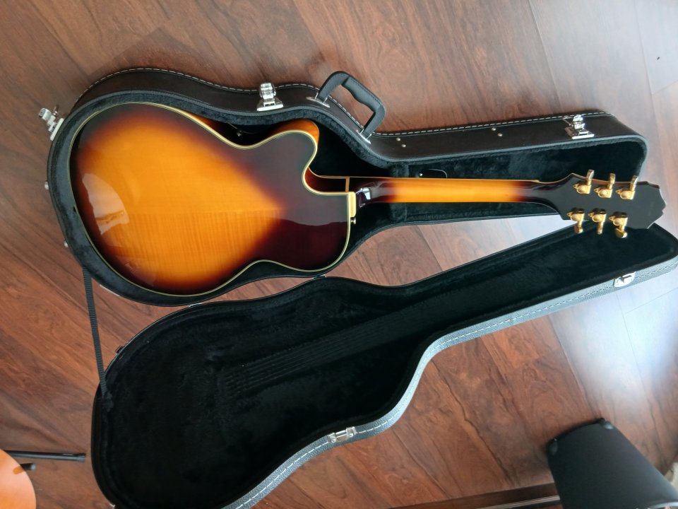 Epiphone Emperor II Joe Pass Corea de segunda mano · Foto 4 de 7 · Badajoz · 600 €