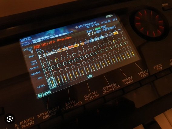 Roland FA07 Workstation 76 Teclas Nuevo