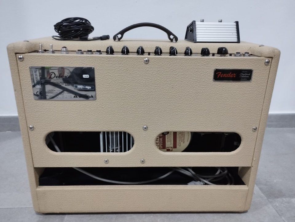 Fender hot Rod Deluxe límited Edition de segunda mano · Foto 2 de 6 · Málaga · 700 €