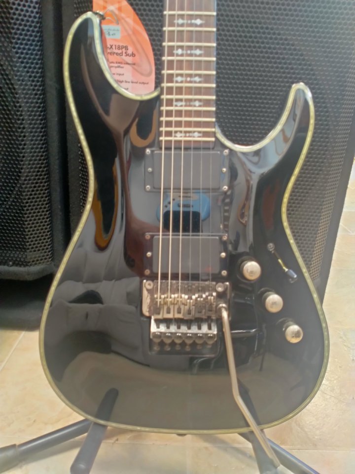 Schecter Hellraiser Diamond series (Floyd Rose) de segunda mano · Foto 1 de 7 · Bizkaia · 875 €