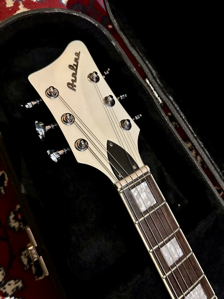 Guitarra Eastwood Guitars Airline MAP DLX con bigsby