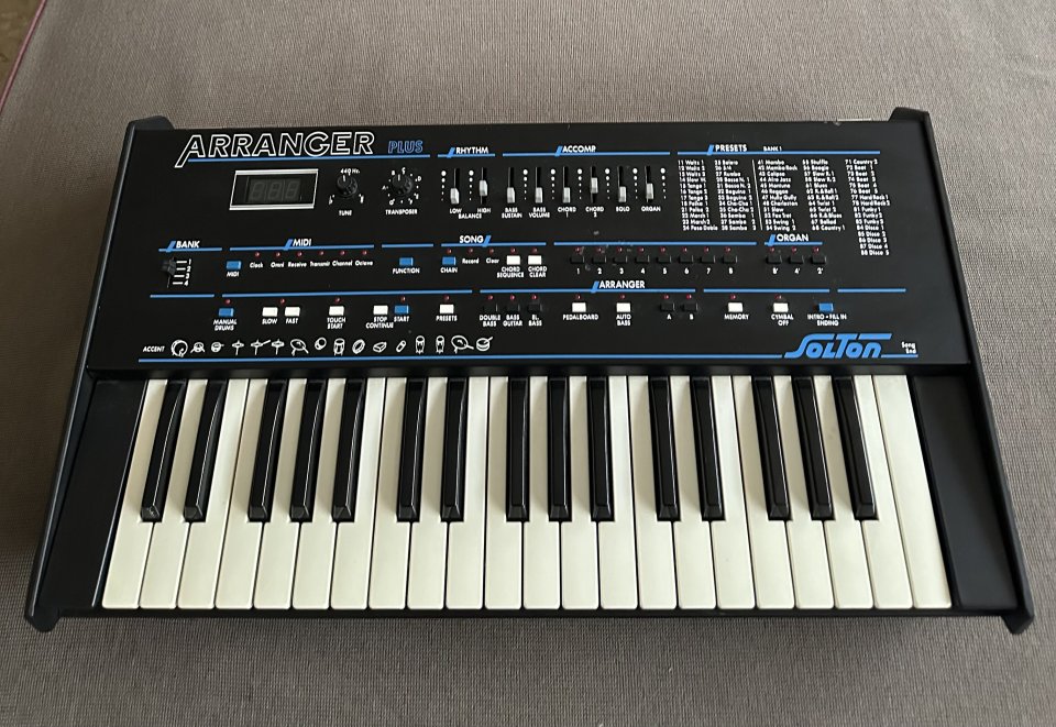 Solton Arranger Plus + 3 bancos EPROM