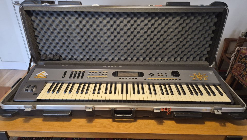 E-MU E-Synth Keyboard Workstation + Hardcase Original de segunda mano · Foto 2 de 5 · Madrid · 1640 €