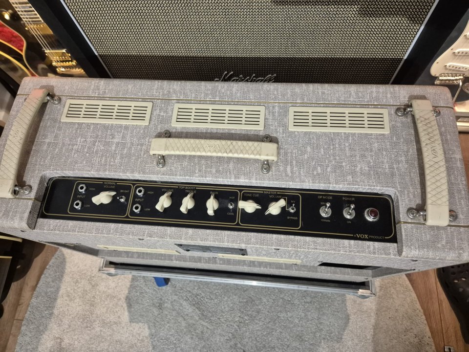 VOX AC30HW2 COMBO 2x12 de segunda mano · Foto 1 de 9 · Valencia · 1300 €
