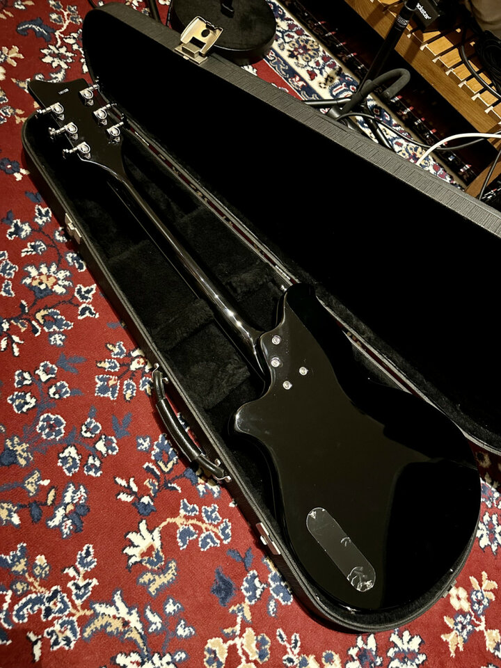 Guitarra Eastwood Guitars Airline MAP DLX con bigsby