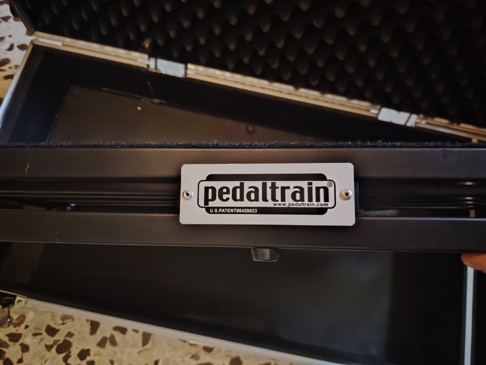 Pedaltrain, la más grande, con su estuche y ruedas. de segunda mano · Foto 3 de 10 · Madrid · 200 €