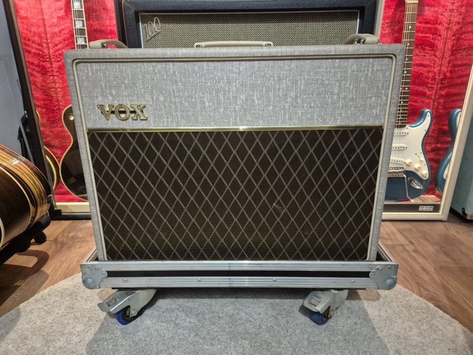 VOX AC30HW2 COMBO 2x12 de segunda mano · Foto 2 de 9 · Valencia · 1300 €