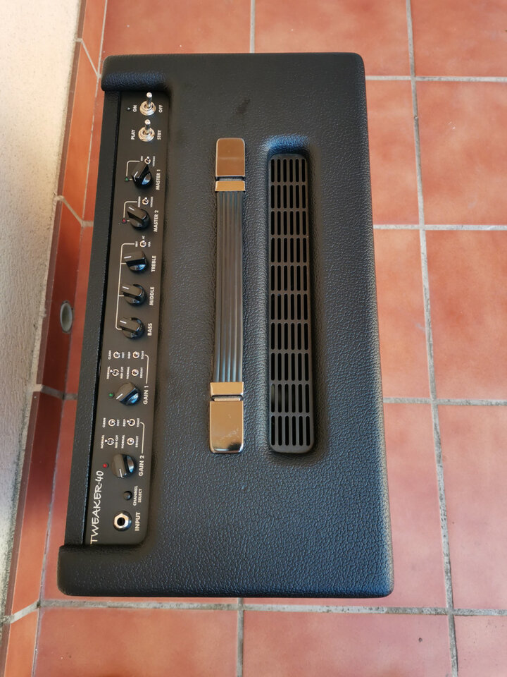 Cambio/Vendo Egnater Tweaker 40 112 combo