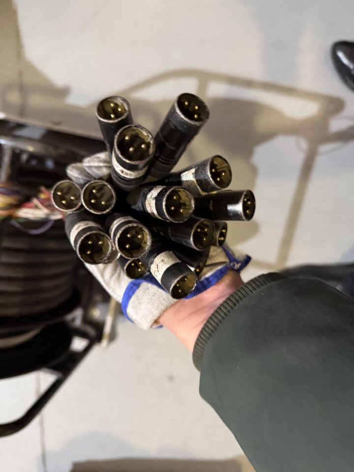 manguera de señal ADAM HALL con carro