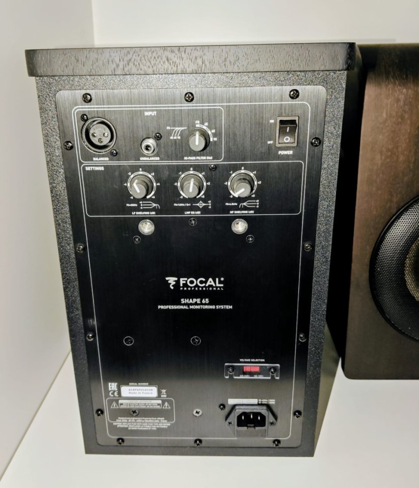 Focal Shape 65 | Pareja