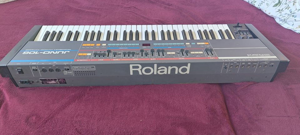 Roland Juno 106 de segunda mano · Foto 3 de 10 · Bizkaia · 1700 €