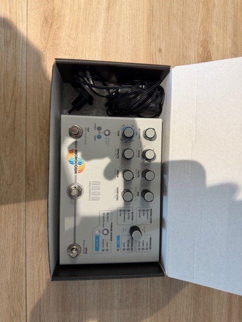 Microcosm Hologram Electronics de segunda mano · Foto 1 de 7 · Barcelona · 460 €