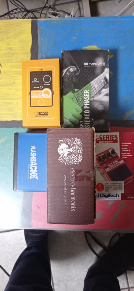 rebajamos...flashback2 delay, EH C9 organ, Hardwire SP-7 phaser, Dr.Q envelop, Hot Rod.