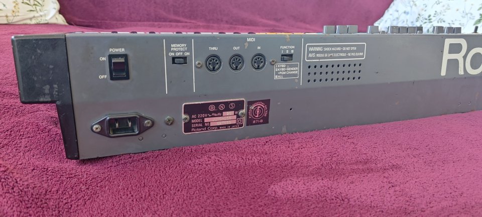 Roland Juno 106 de segunda mano · Foto 4 de 10 · Bizkaia · 1700 €