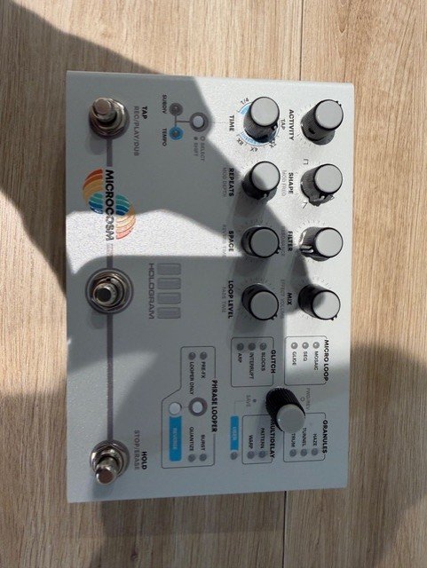 Microcosm Hologram Electronics de segunda mano · Foto 2 de 7 · Barcelona · 460 €