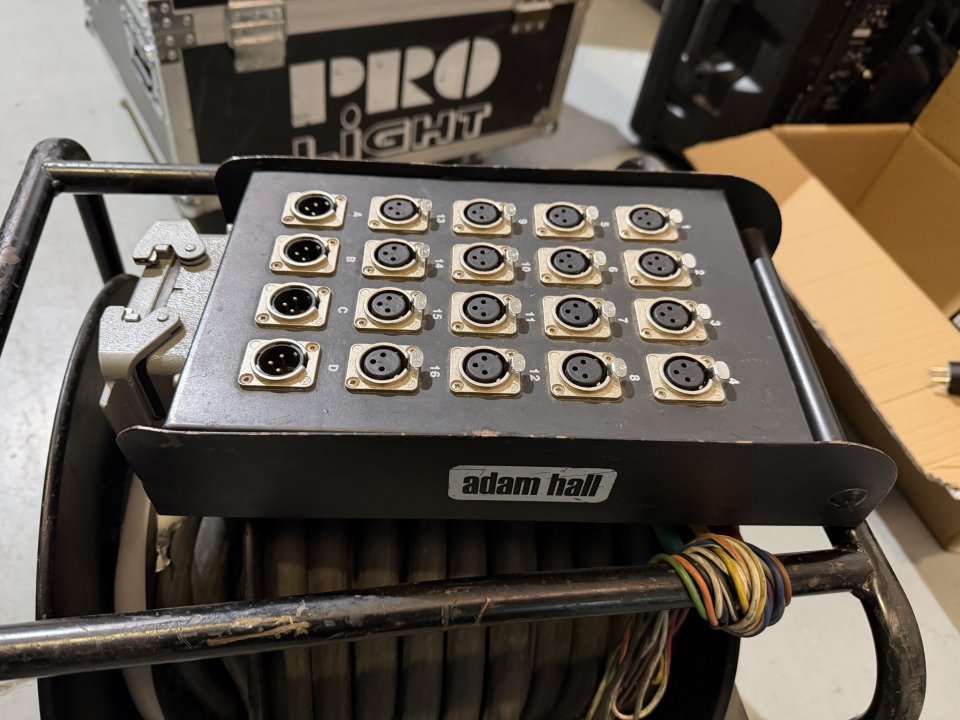 manguera de señal ADAM HALL con carro