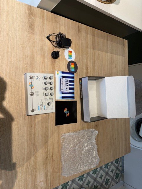 Microcosm Hologram Electronics de segunda mano · Foto 3 de 7 · Barcelona · 460 €