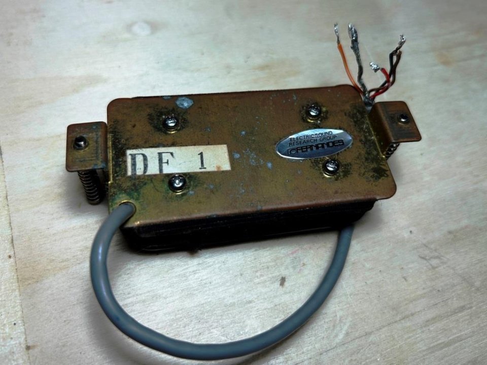 Pastilla DF-1 Dog Fighter Fernandes años 80