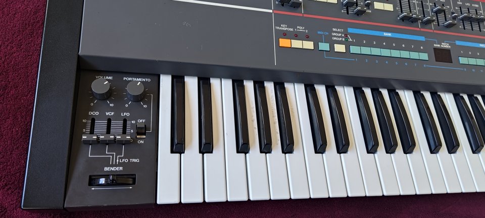 Roland Juno 106 de segunda mano · Foto 8 de 10 · Bizkaia · 1700 €