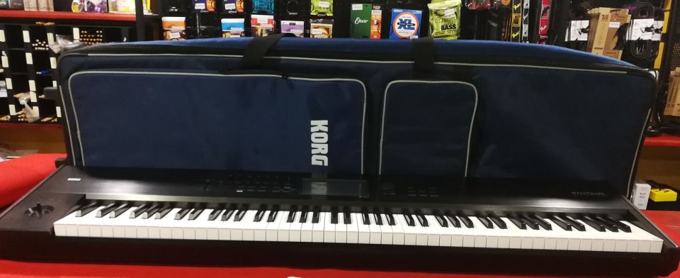 Korg Nautilus 88 + funda de transporte
