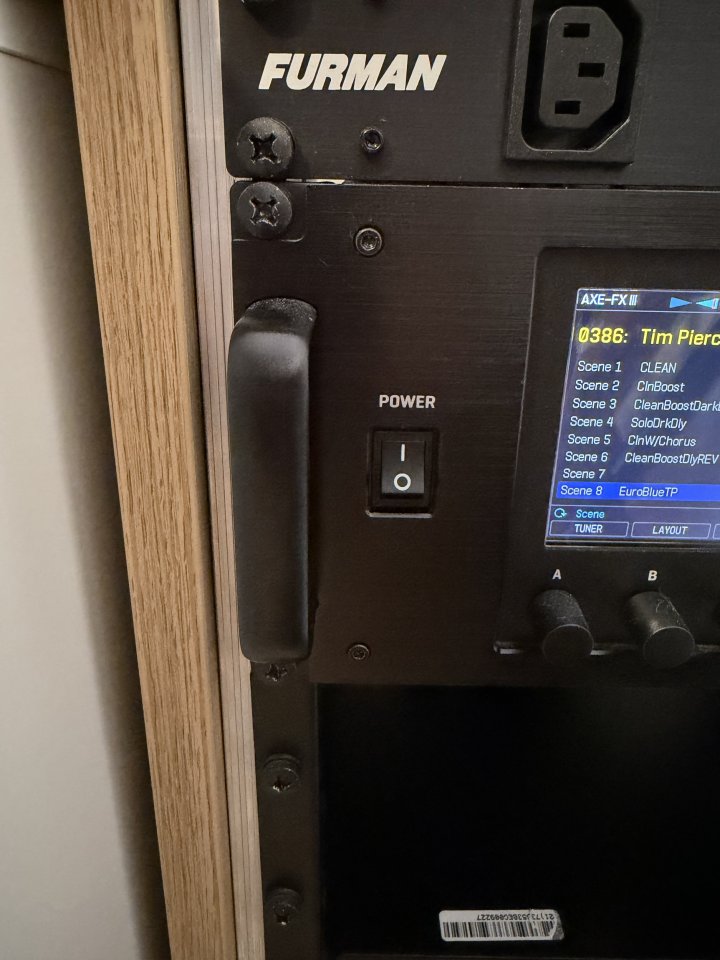 Fractal Axe FX III y mueble rack Thonn de segunda mano · Foto 2 de 6 · Murcia · 1900 €