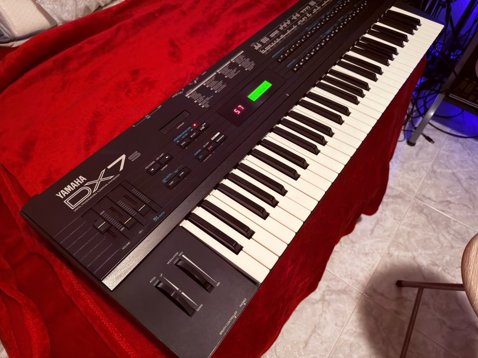 Sinretizador Yamaha DX7s
