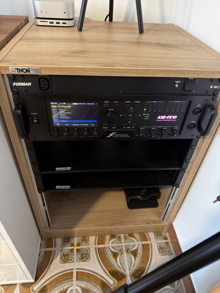 Fractal Axe FX III y mueble rack Thonn de segunda mano · Foto 1 de 6 · Murcia · 1900 €