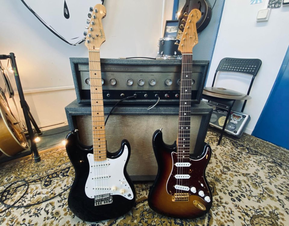 REBAJA: Fender Strat SRV 2006 y Dan Smith 1983 y Silvertone 1484 (VIDEOS)