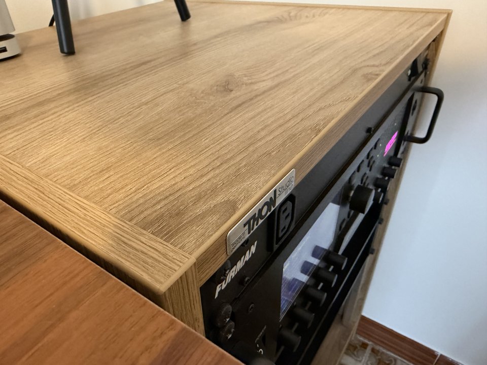 Fractal Axe FX III y mueble rack Thonn de segunda mano · Foto 5 de 6 · Murcia · 1900 €