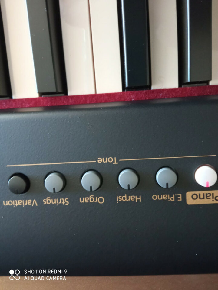 Piano digital Roland HP 103 E teclas compensadas, conservatorio