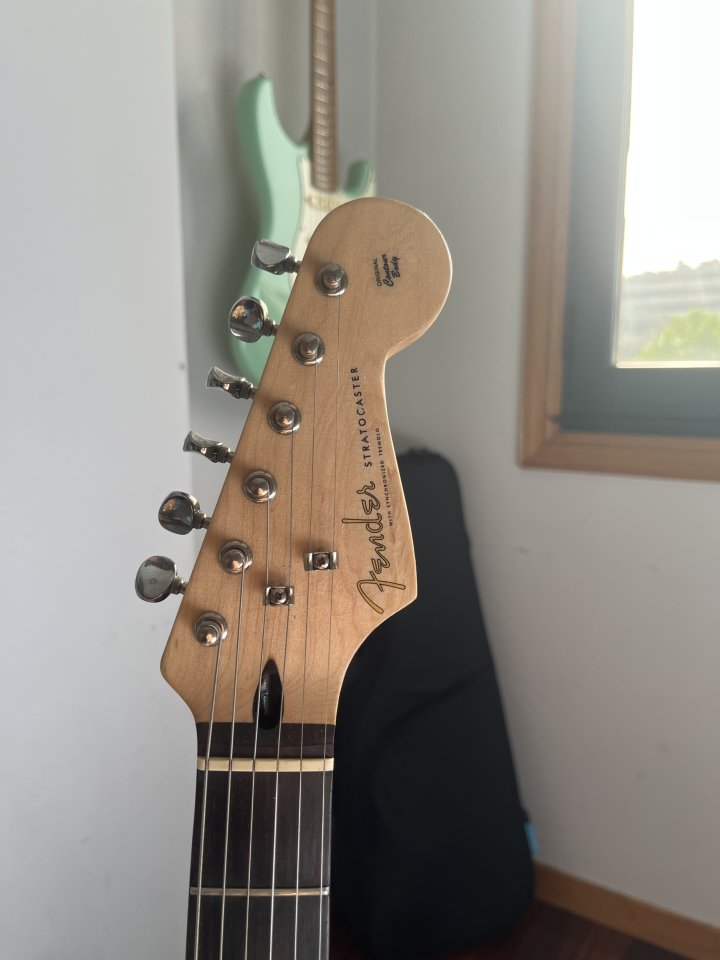 Squier 2015 modifica para parecer un Fender