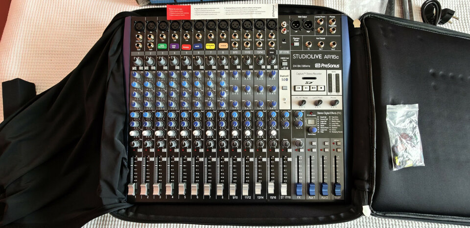 PreSonus StudioLive AR16c + funda, estuche, tarjetas y etiquetas magnéticas