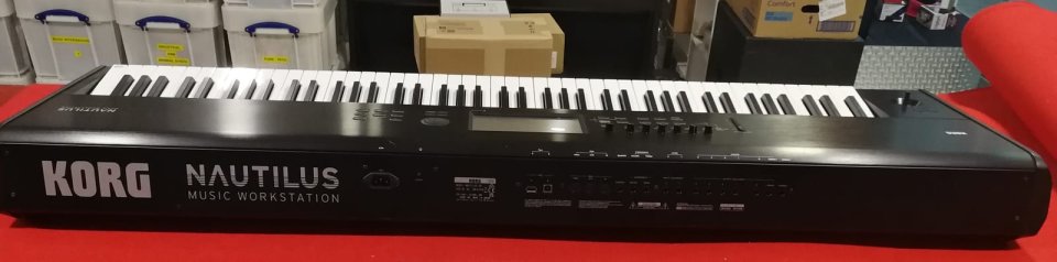 Korg Nautilus 88 + funda de transporte
