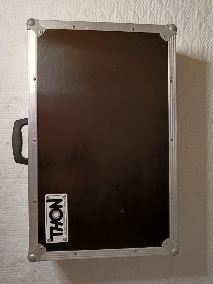 Thon Case Boss GT-100/GT-10/GT-10B de segunda mano · Foto 1 de 8 · Córdoba · 100 €