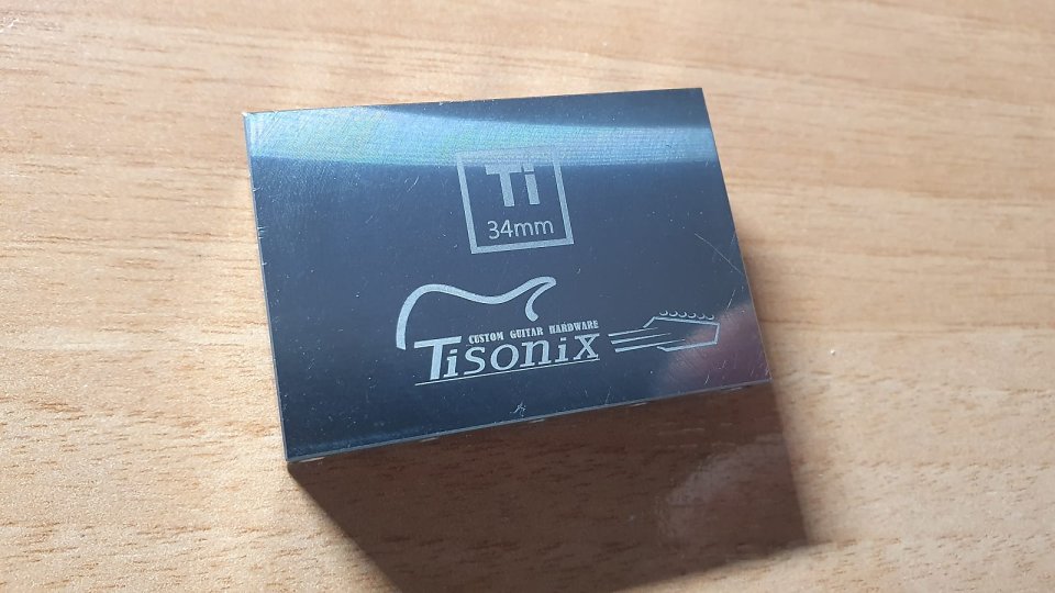 Bloque sustain Titanio TiSonix USA (FAT 34mm) para Floyd Rose, Edge o Strat