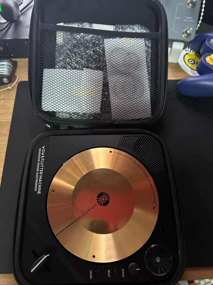 Maquina de scratch portatil WOW & FLUTTER Machine de Headache electronics.