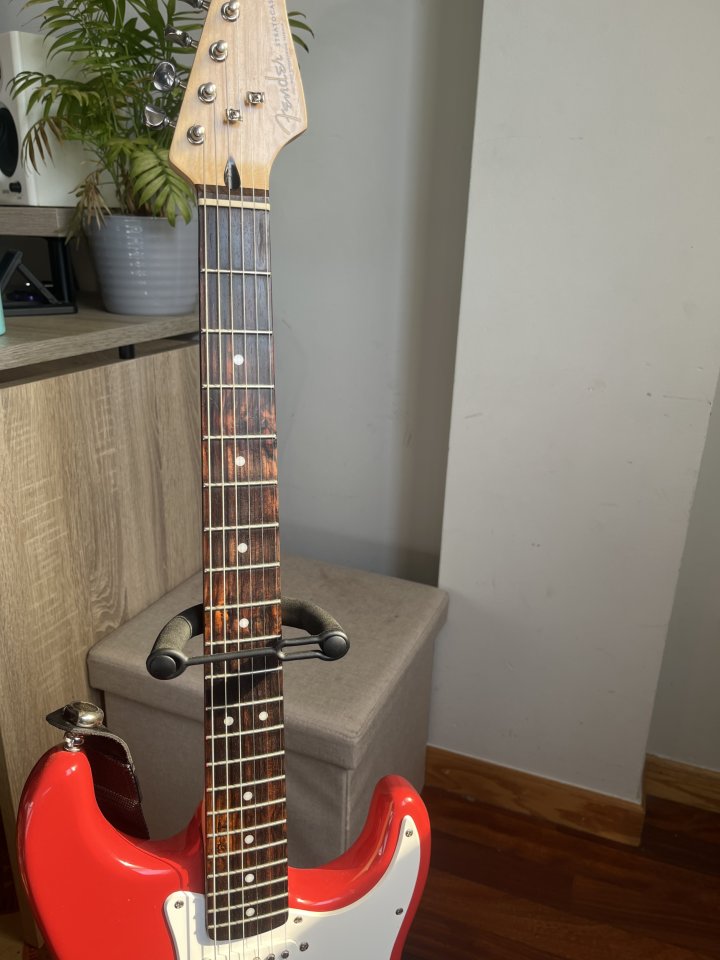 Squier 2015 modifica para parecer un Fender