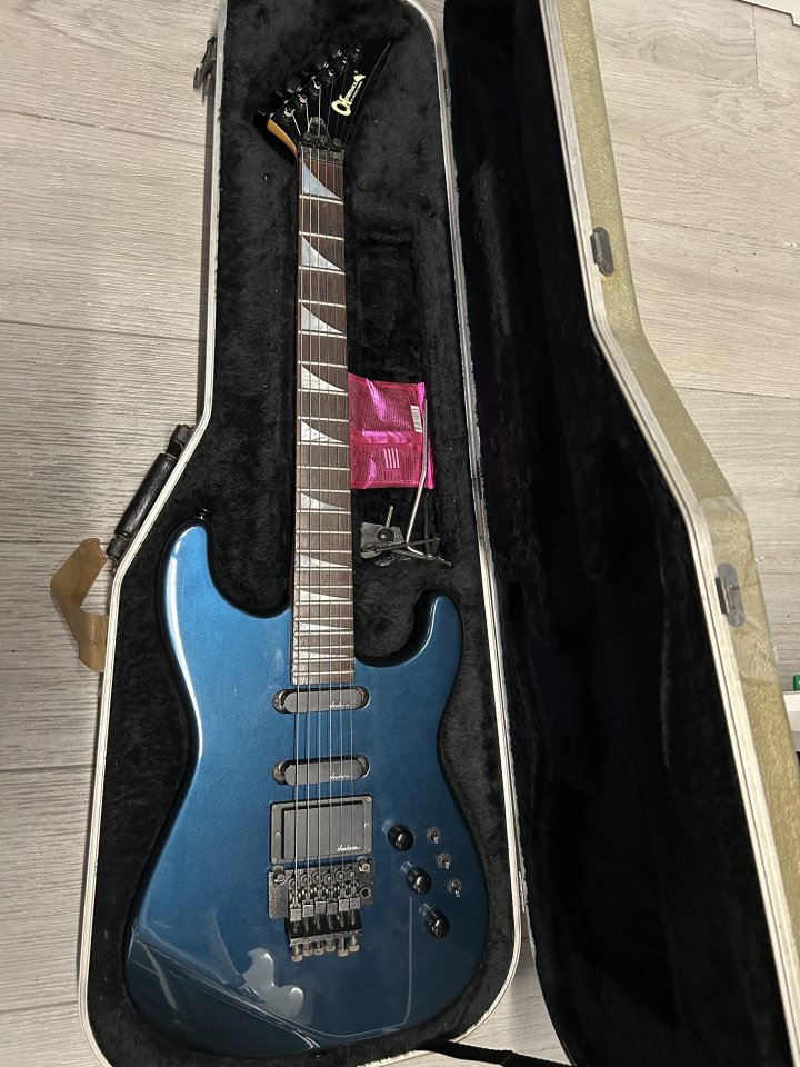 Guitarra Charvel Model 4 by Jackson