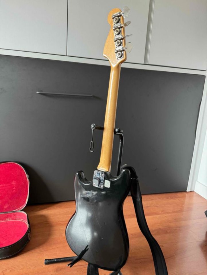 Bajo fender  music Master 79
